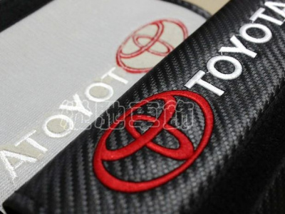 Защитный рукав ремня безопасности с логотипом TOYOTA, комплект 2 шт.